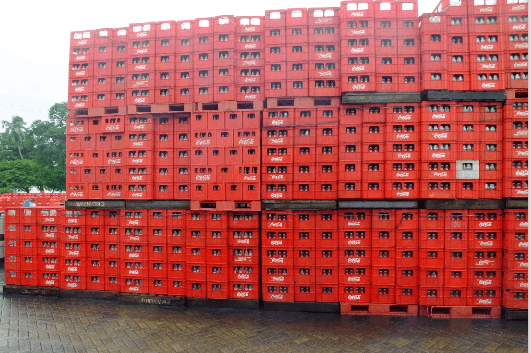heavy-plastic-pallets-red-stacking-outdoor-high-density heavy-plastic-pallets-red-stacking-outdoor-high-density